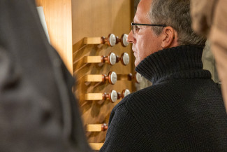 Wieland Hofmann an der Orgel