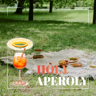 Picknickdecke im Park, Aperolglas, Schriftzug Holy Aperoly