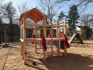 Klettergerüst des Kindergartens in Uttenreuth